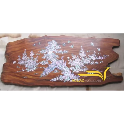Tranh Khảm Trai Công bên hoa hồng
